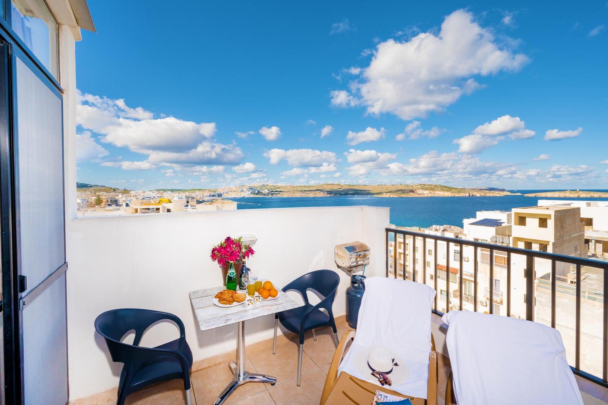 Appartamento Penthouse With Seaview Terrace St. Paul's Bay Esterno foto